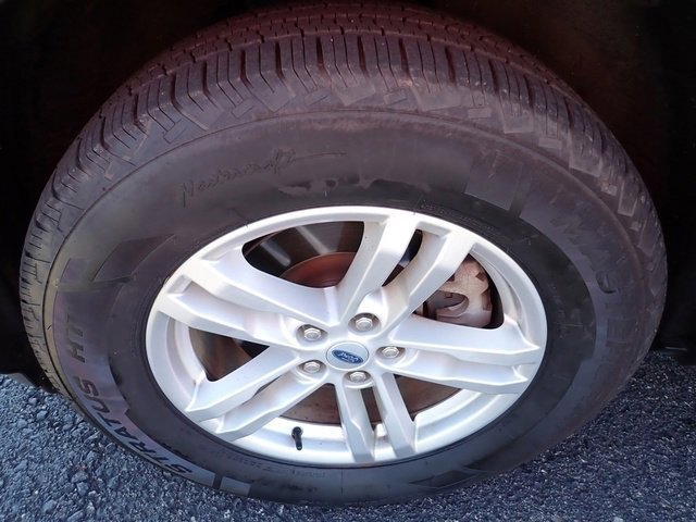 Certified 2022 Ford Explorer XLT w/ Equipment Group 202A image 12