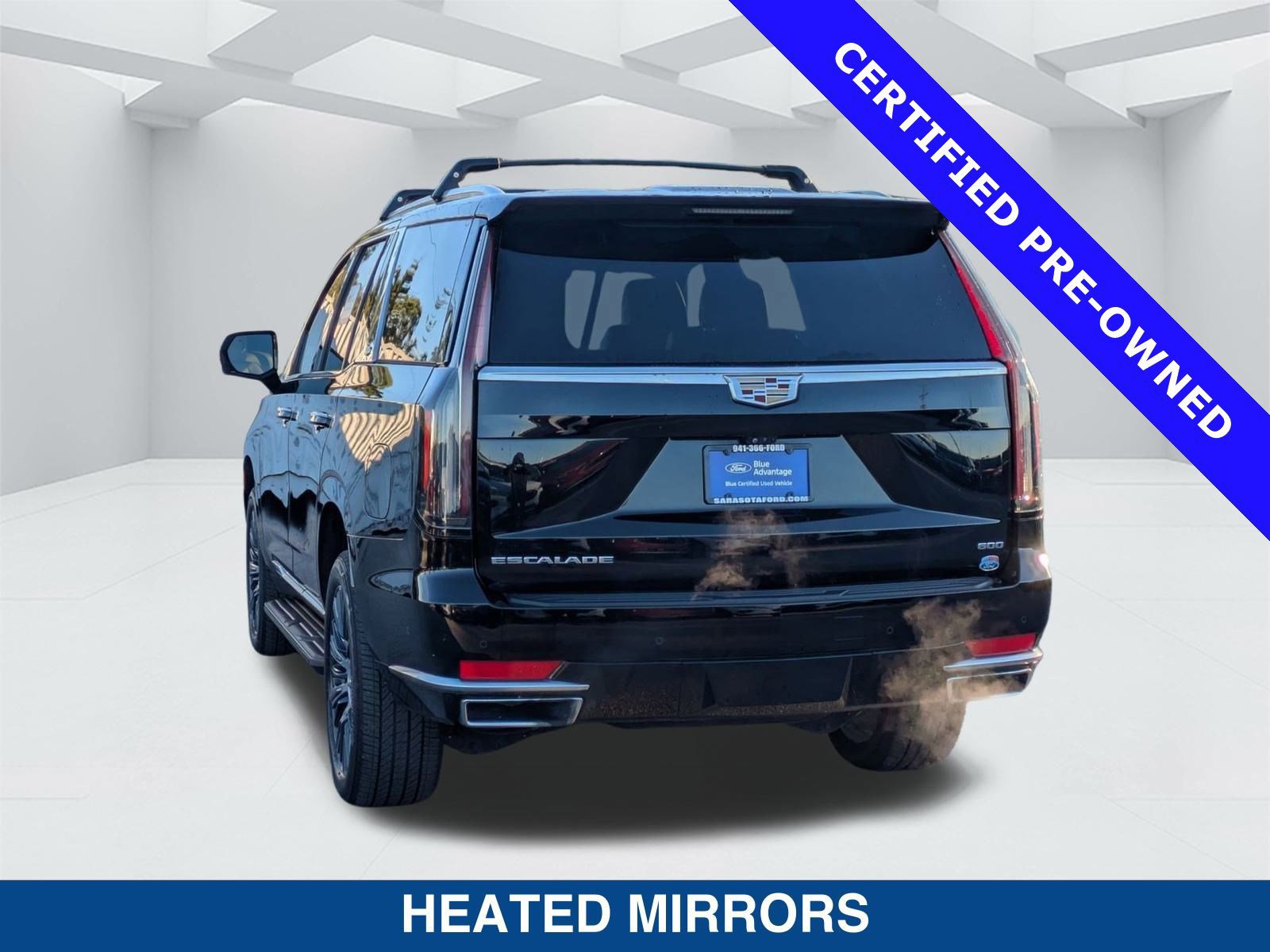 Used 2022 Cadillac Escalade Premium Luxury image 2