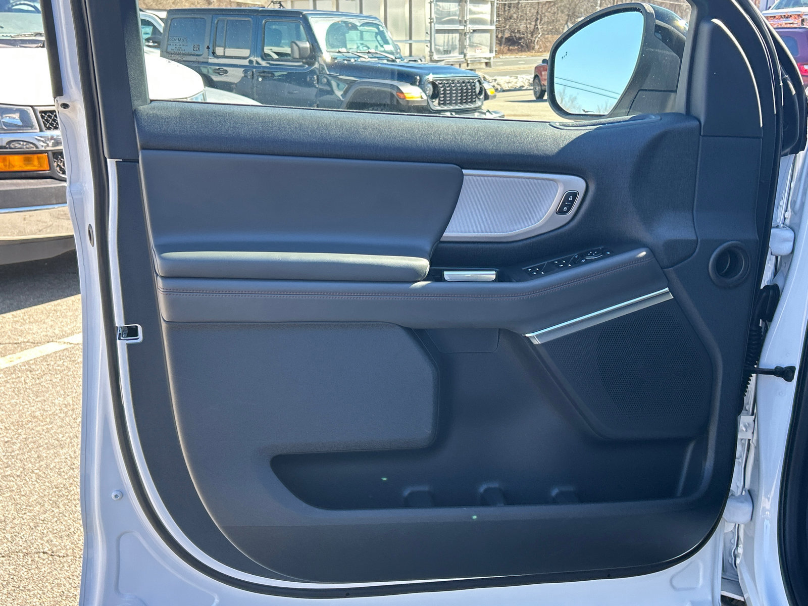 Certified 2025 Ford Expedition Active AWD/4WD image 9