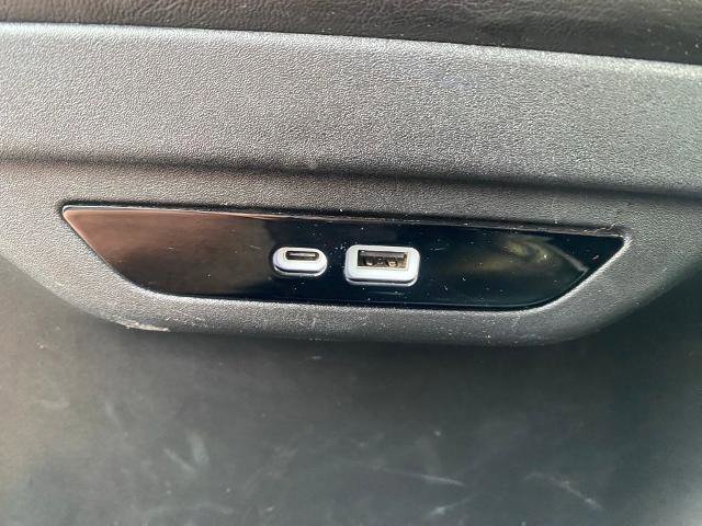 Used 2025 Chrysler Pacifica Limited image 31