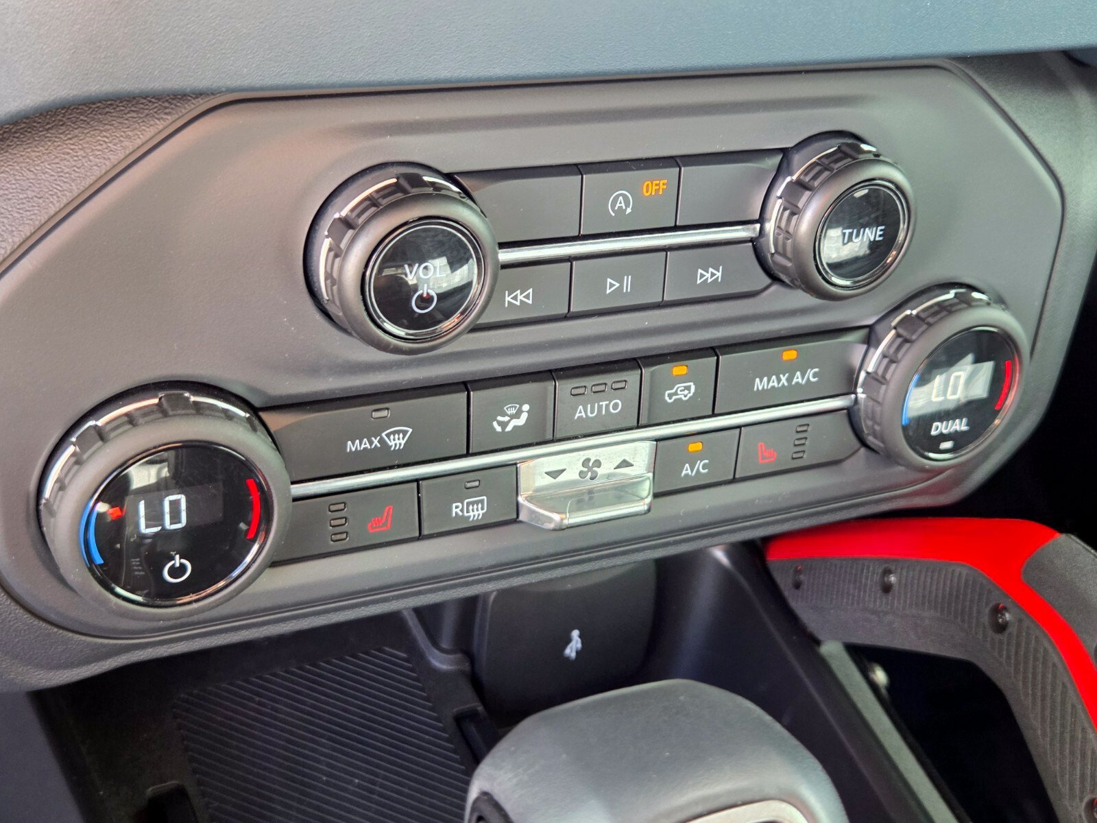 Certified 2025 Ford Bronco Heritage Edition AWD/4WD image 22