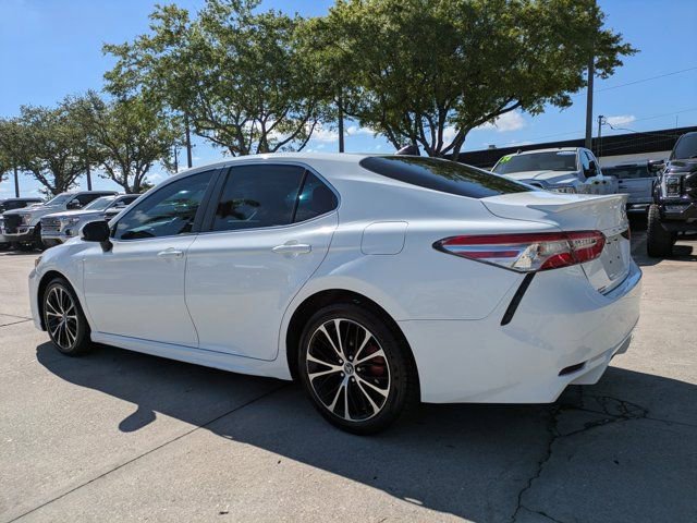 Used 2020 Toyota Camry SE image 2