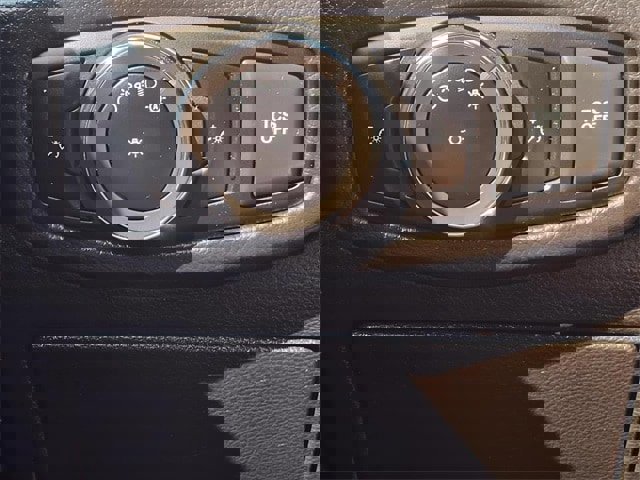 Certified 2024 Ford Edge SE w/ Black Appearance Package image 24