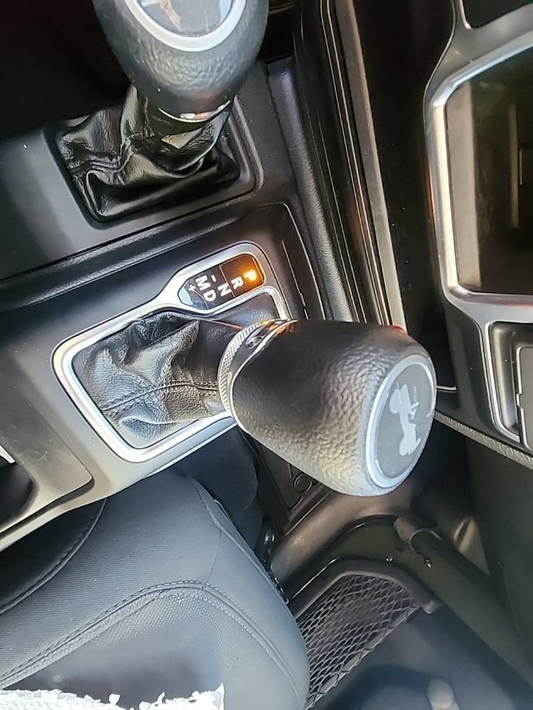 Used 2022 Jeep Wrangler Sport image 18