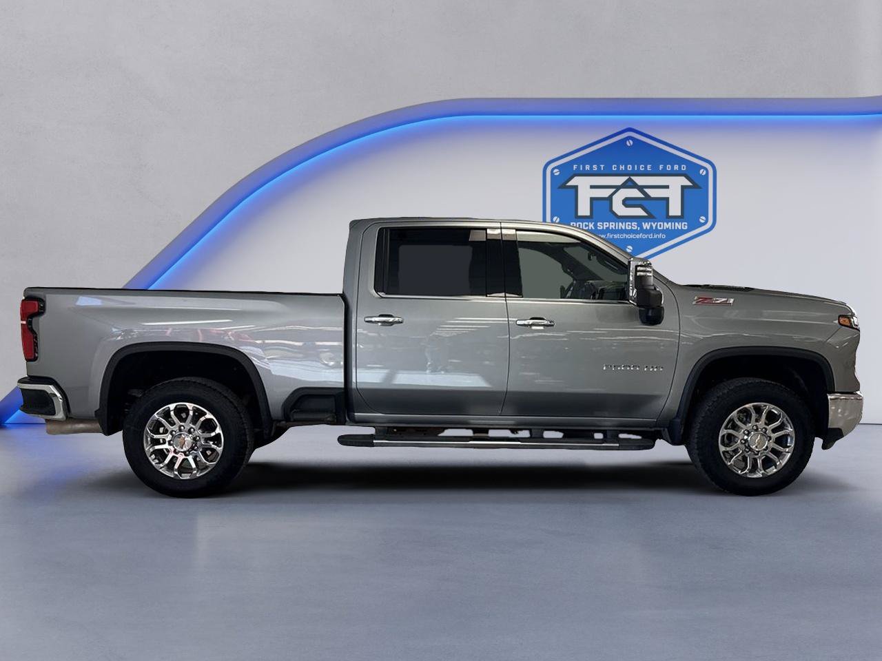 Used 2025 Chevrolet Silverado 2500 LTZ w/ LTZ Premium Package AWD/4WD image 9