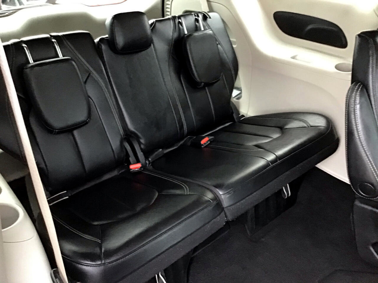 Used 2022 Chrysler Pacifica Touring-L image 46