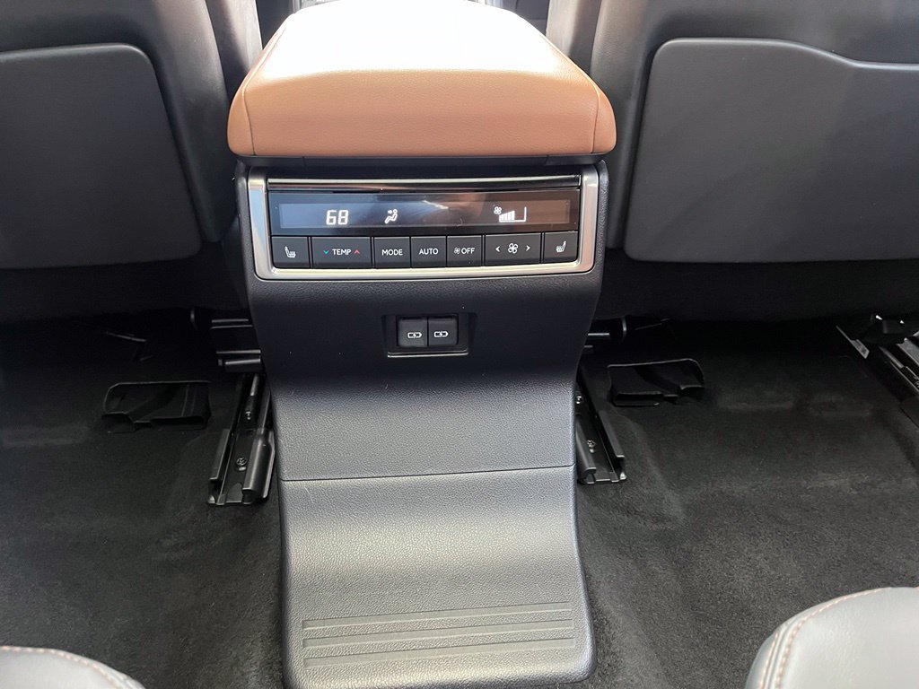 Used 2024 Lexus GX 550 w/ Accessory Package (Z1) AWD/4WD image 15