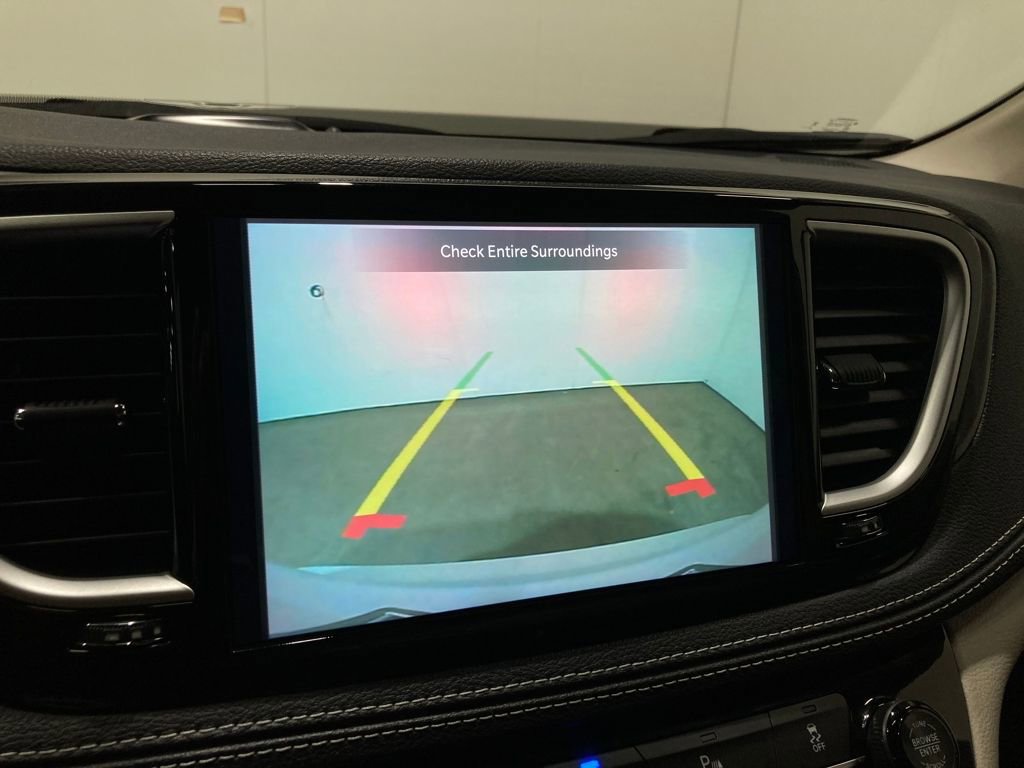 Used 2023 Chrysler Pacifica Touring-L image 24