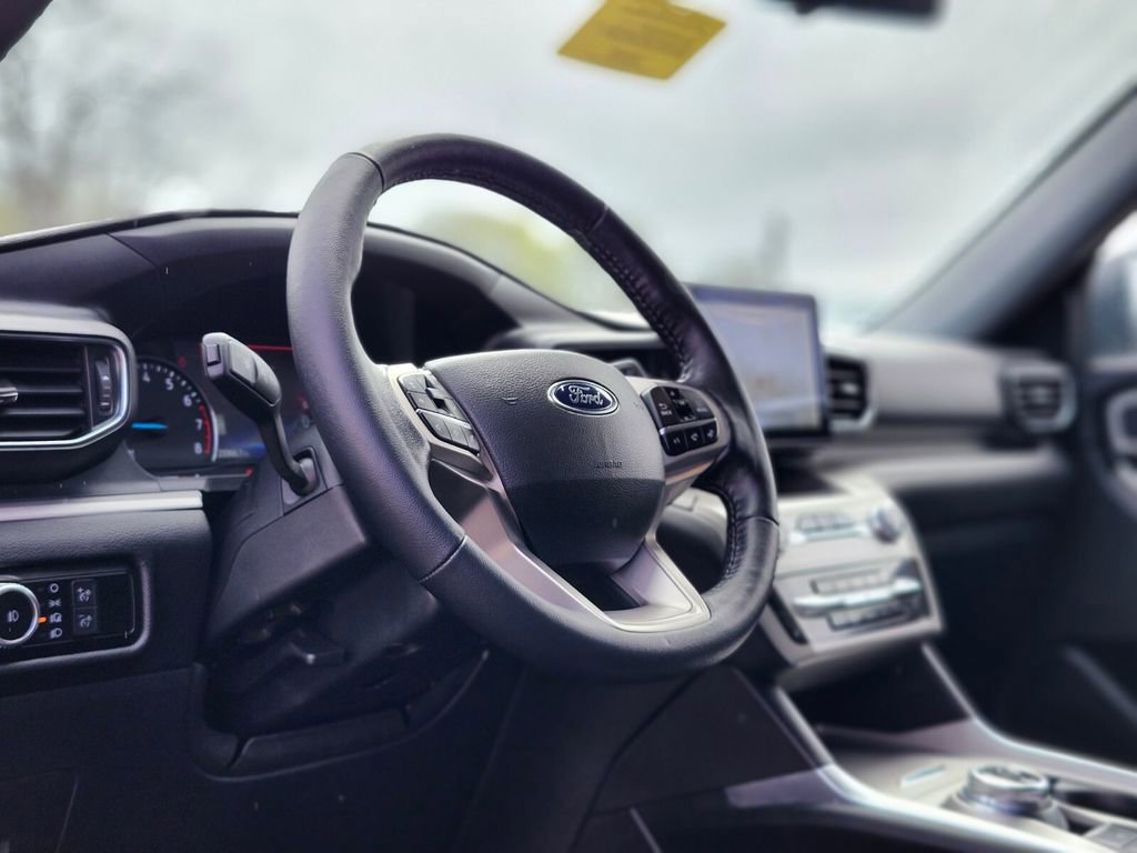 Certified 2022 Ford Explorer XLT w/ Equipment Group 202A image 21