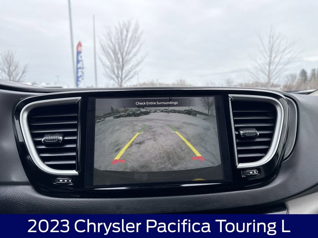 Used 2023 Chrysler Pacifica Touring-L image 24
