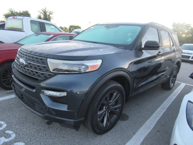 Certified 2022 Ford Explorer XLT w/ Equipment Group 202A AWD/4WD image 3