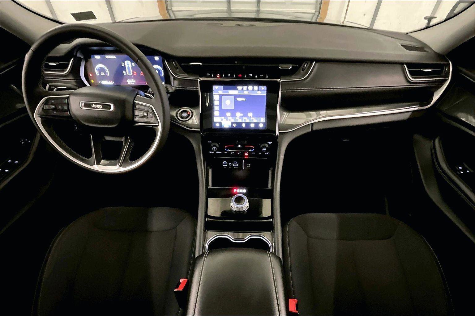 Used 2023 Jeep Grand Cherokee Laredo image 14