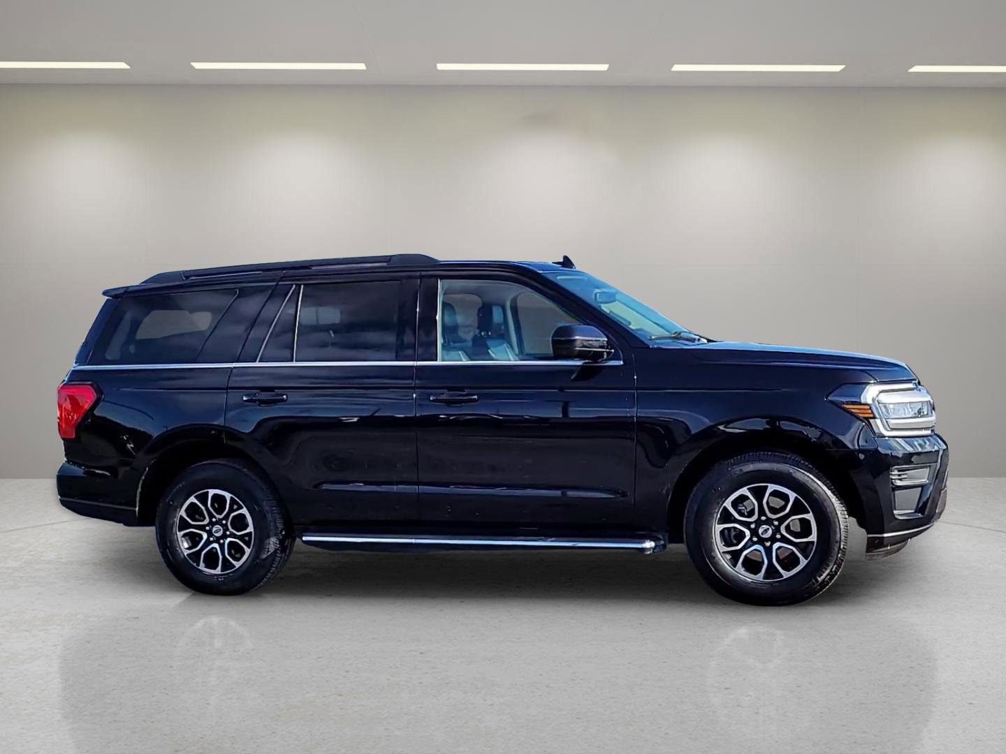 Certified 2022 Ford Expedition XLT image 6