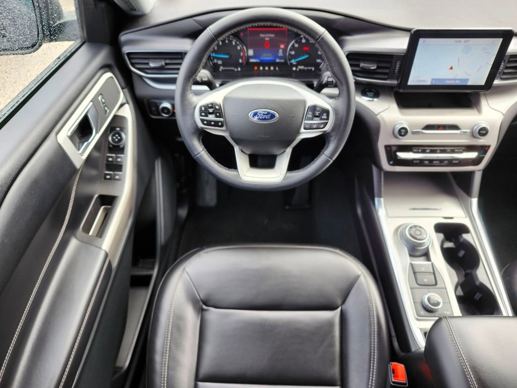 Certified 2022 Ford Explorer XLT w/ Equipment Group 202A image 13