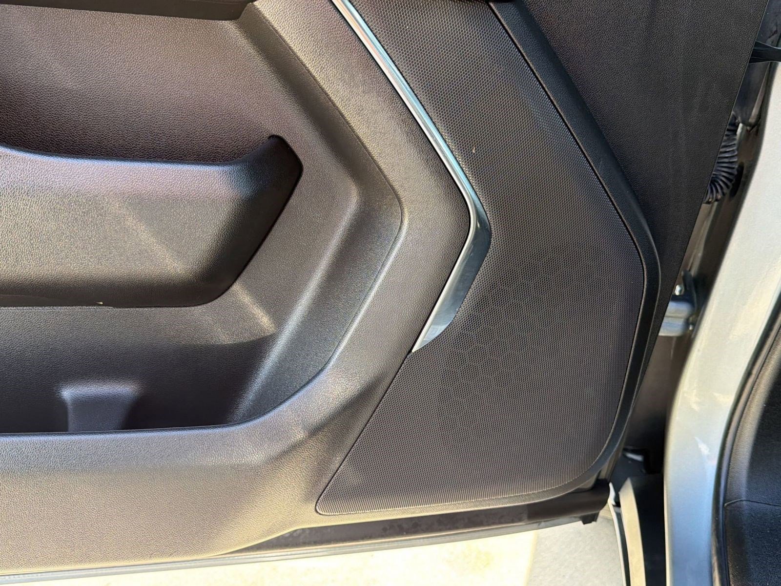 Used 2025 Chevrolet Suburban Z71 image 24