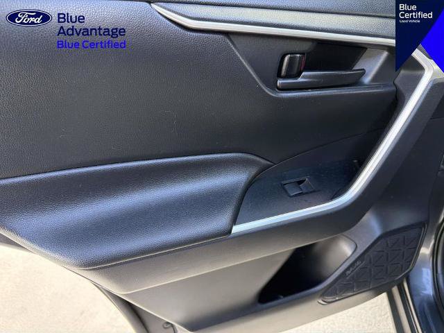 Used 2019 Toyota RAV4 LE w/ Carpet Mat Package AWD/4WD image 20
