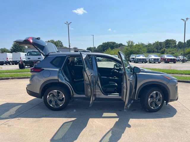 Used 2025 Nissan Rogue SV AWD/4WD image 13