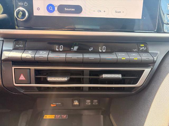 Used 2025 Toyota Camry LE image 21