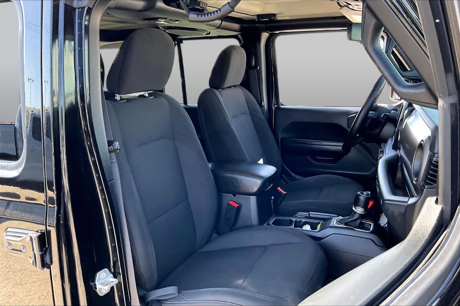 Used 2018 Jeep Wrangler Unlimited Sport S AWD/4WD image 9
