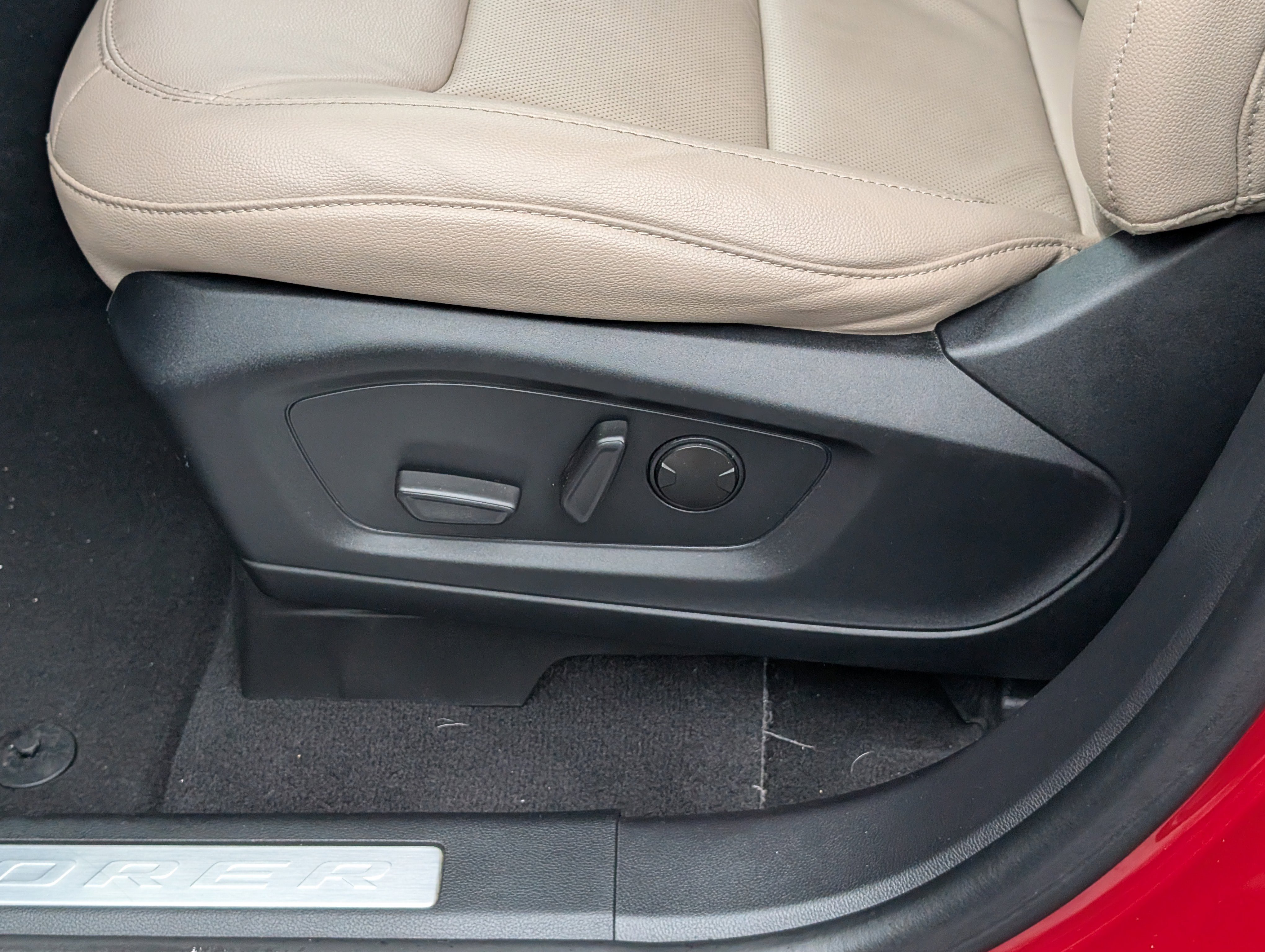 Certified 2022 Ford Explorer Limited w/ Equipment Group 301A image 24