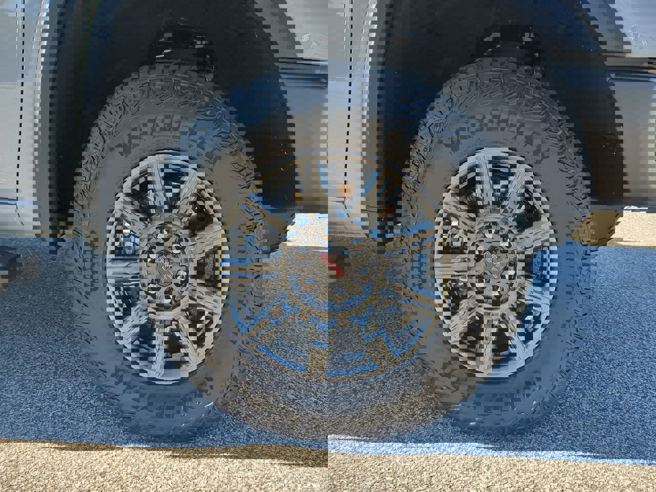 Used 2024 GMC Sierra 1500 AT4X image 9