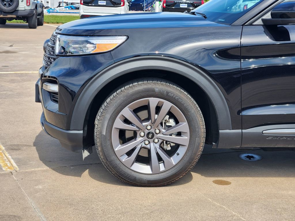 Certified 2024 Ford Explorer XLT w/ Equipment Group 202A RWD image 9