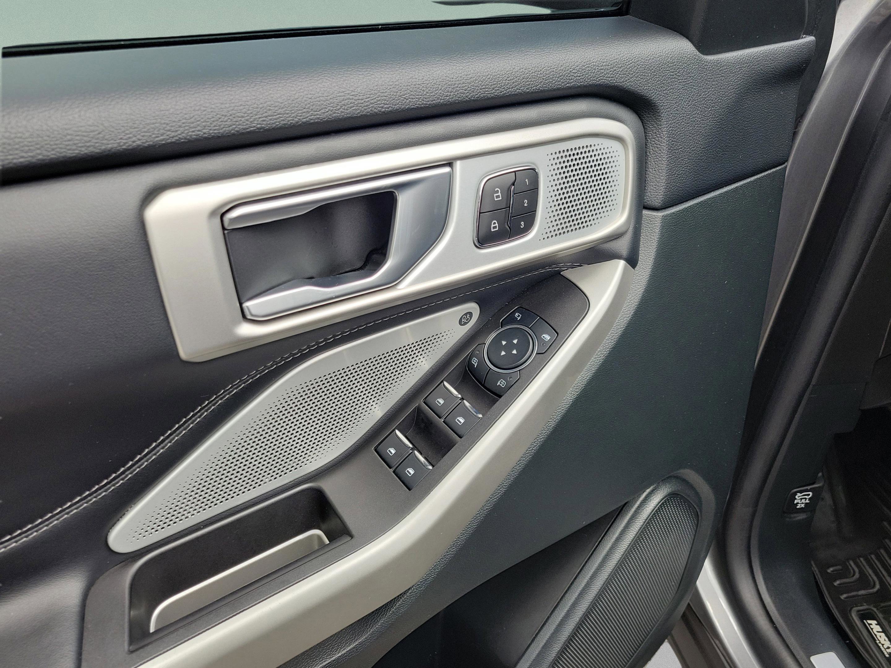 Certified 2023 Ford Explorer Limited w/ Limited Technology Package RWD image 15