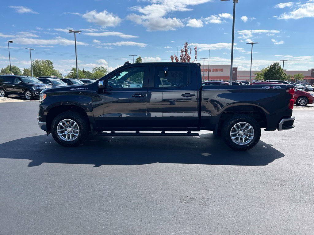 Used 2023 Chevrolet Silverado 1500 LT AWD/4WD image 9