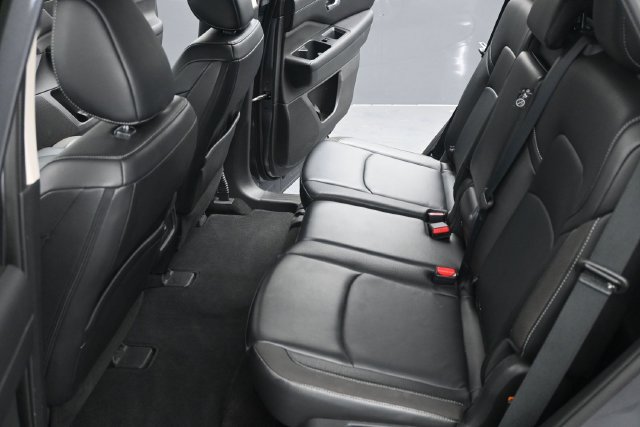 Used 2025 Nissan Pathfinder SL AWD/4WD image 5