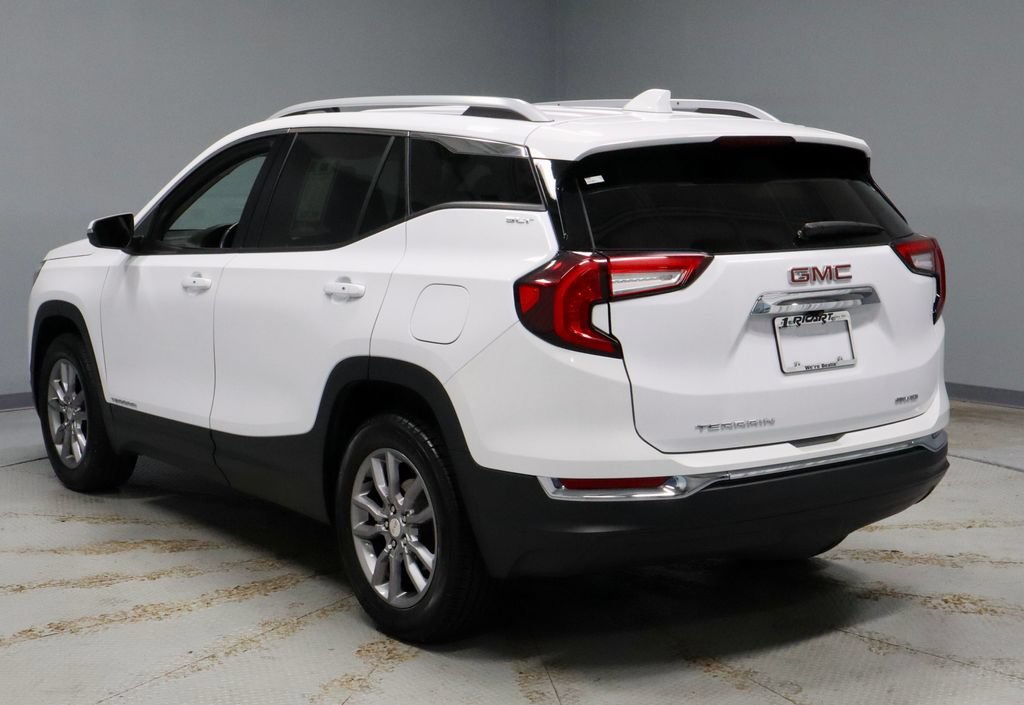 Used 2024 GMC Terrain SLT AWD/4WD image 9