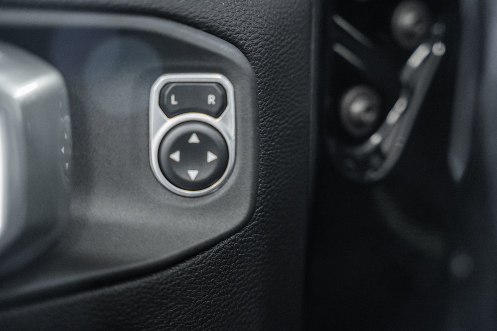 Used 2021 Jeep Wrangler Unlimited Sahara w/ Uconnect 4C Nav & Sound Group AWD/4WD image 42
