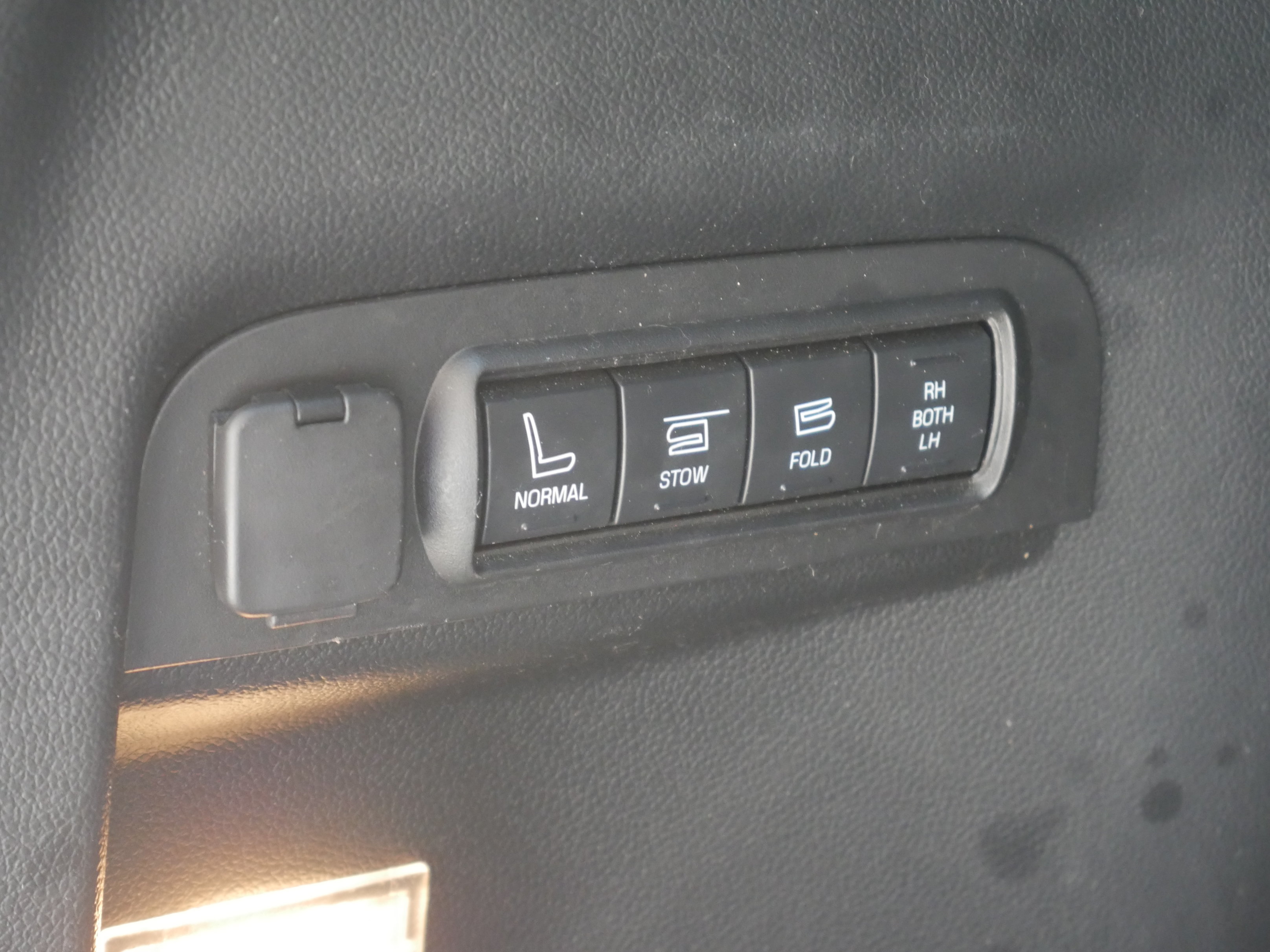 Certified 2017 Ford Explorer Limited FWD image 20
