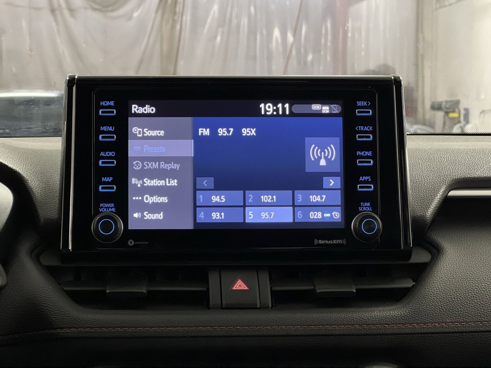 Used 2021 Toyota RAV4 SE w/ Weather & Moonroof Package image 17