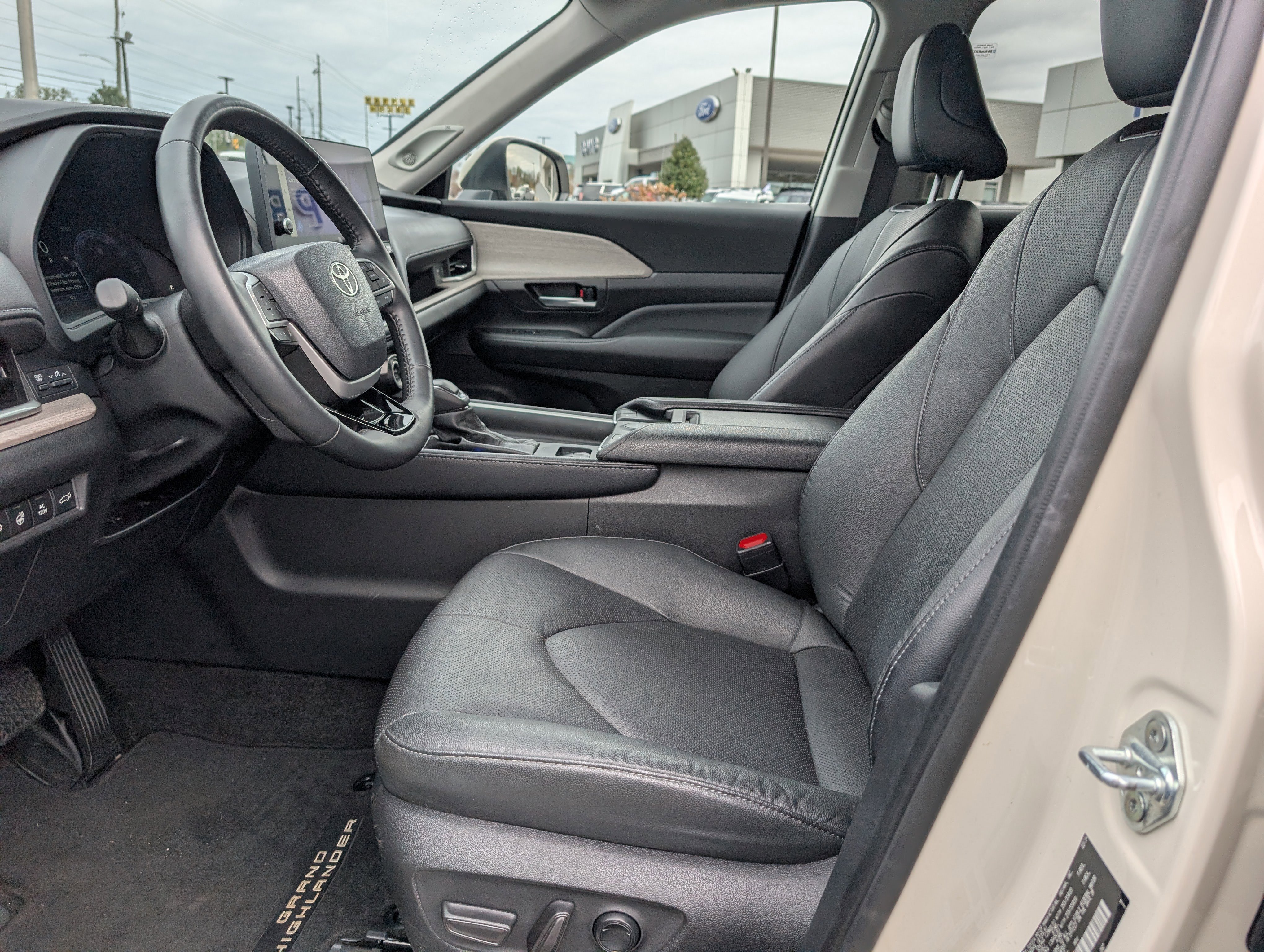 Used 2024 Toyota Grand Highlander Limited image 19