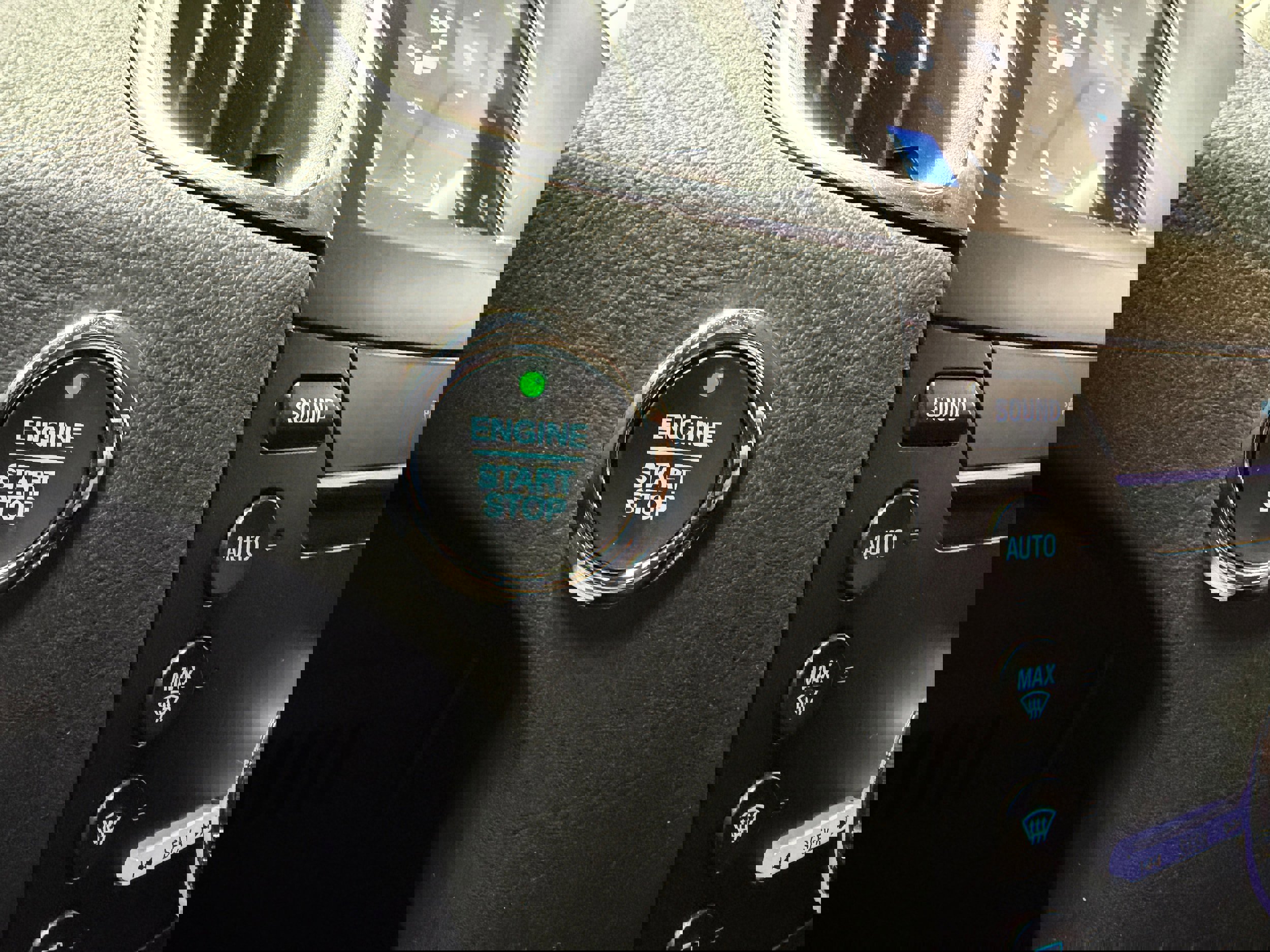 Certified 2019 Ford Edge Titanium w/ Cold Weather Package AWD/4WD image 19