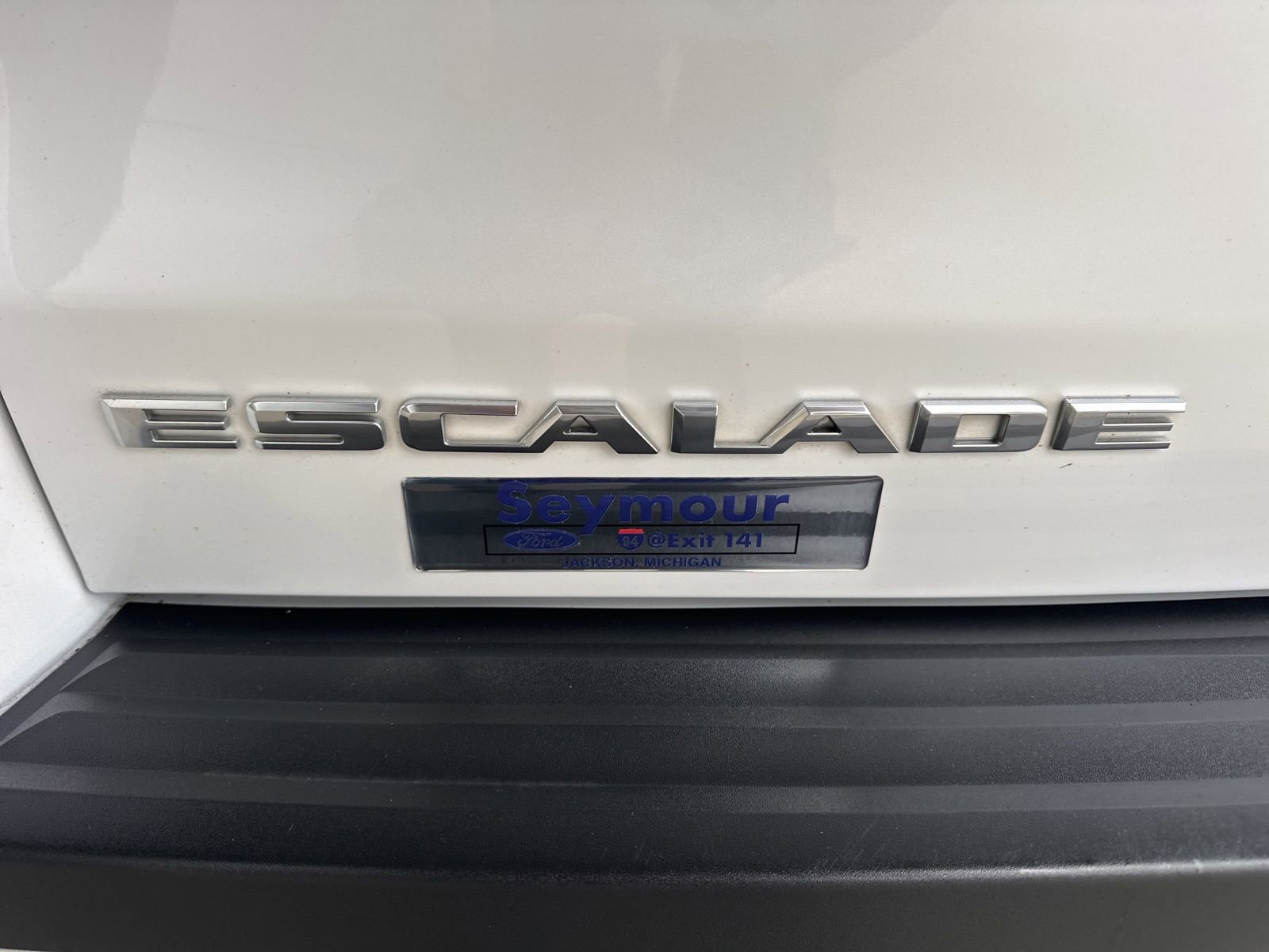 Used 2019 Cadillac Escalade Luxury AWD/4WD image 16