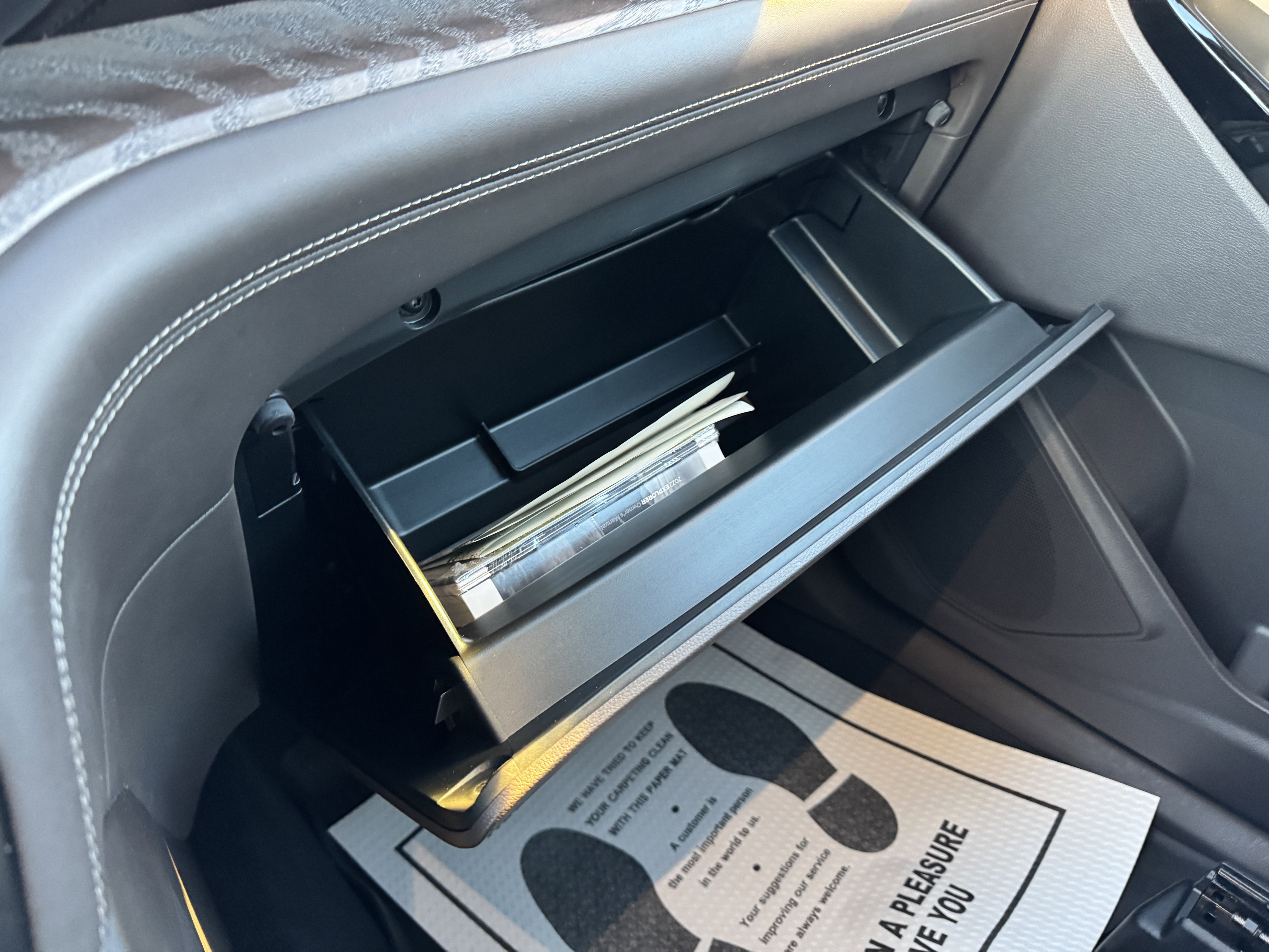 Certified 2022 Ford Explorer Platinum w/ Equipment Group 601A image 28