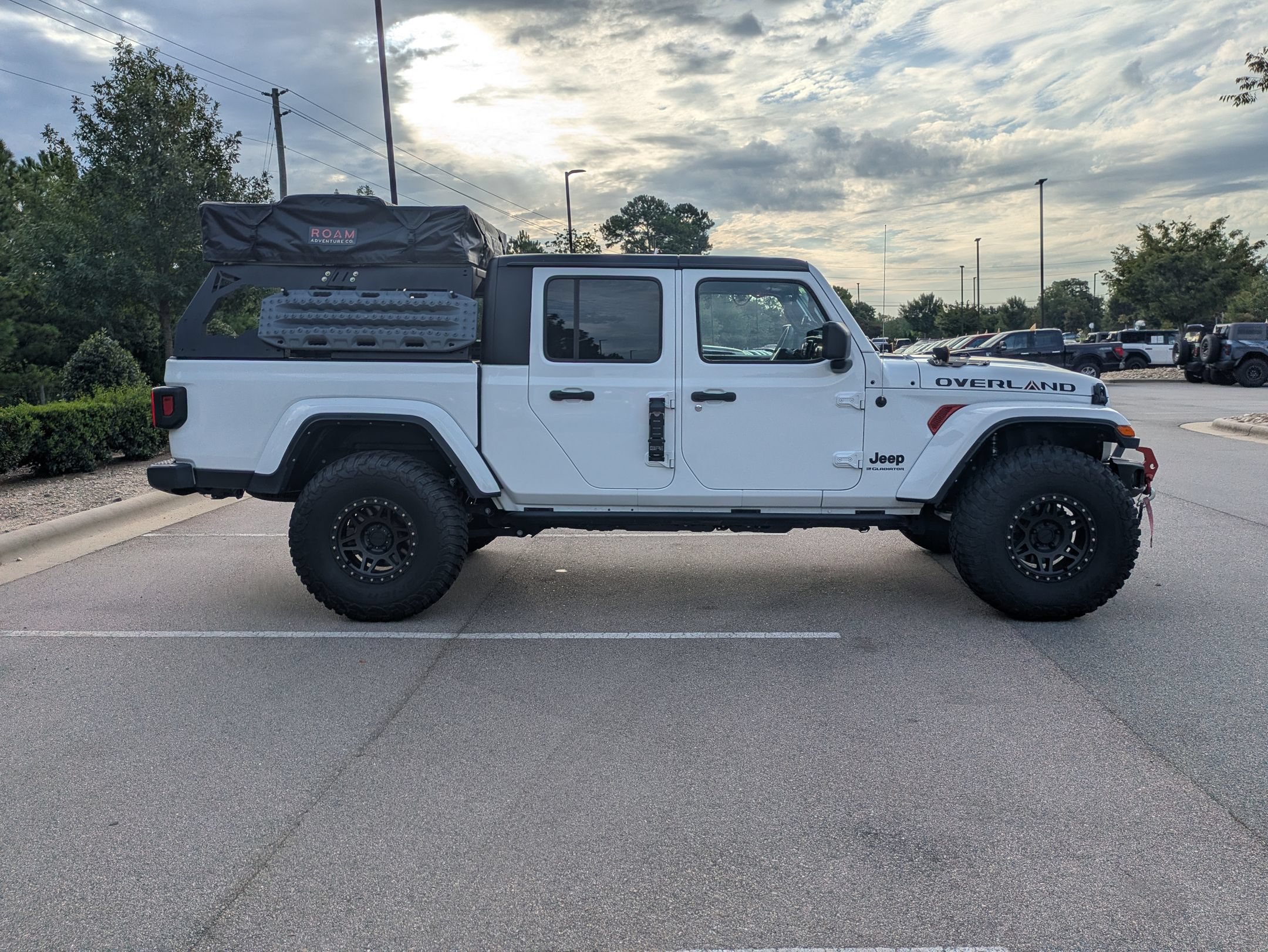 Used 2023 Jeep Gladiator Sport AWD/4WD image 3