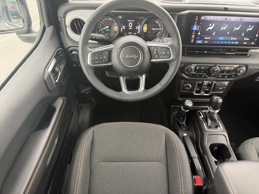 Used 2025 Jeep Wrangler Unlimited Sahara w/ Safety Group AWD/4WD image 15