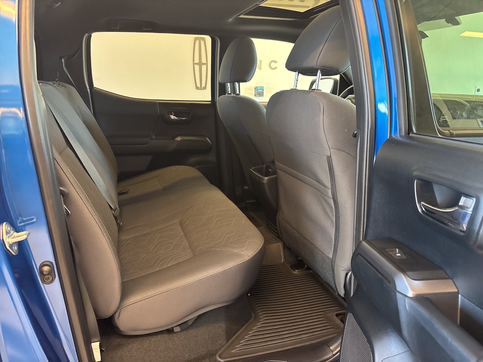 Used 2017 Toyota Tacoma 4x4 Double Cab image 9