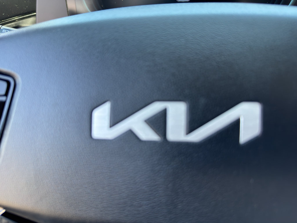 Used 2025 Kia Niro LX FWD image 25