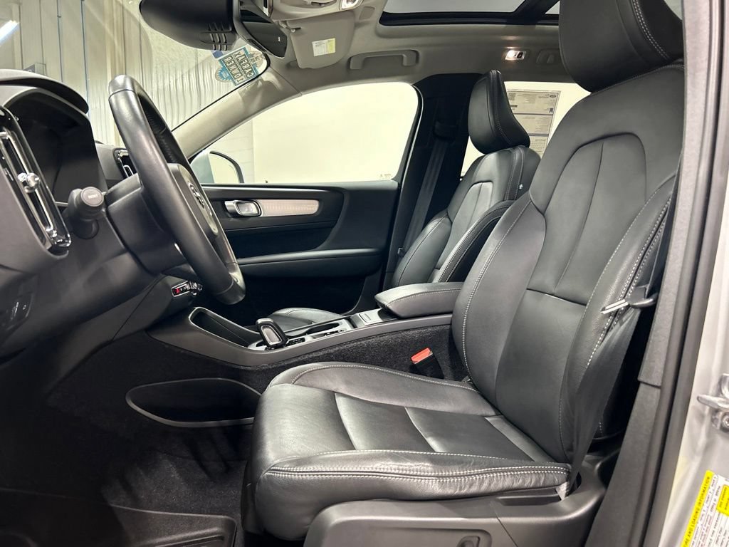 Used 2019 Volvo XC40 T5 Momentum AWD/4WD image 11