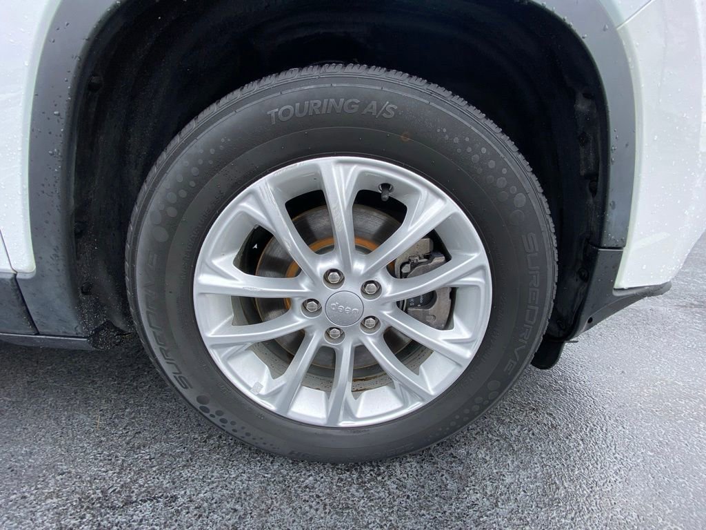 Used 2019 Jeep Cherokee Latitude w/ Popular Appearance Group FWD image 29