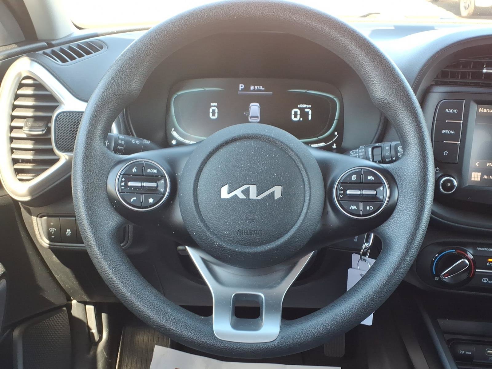 Used 2025 Kia Soul LX w/ LX Technology Package FWD image 19