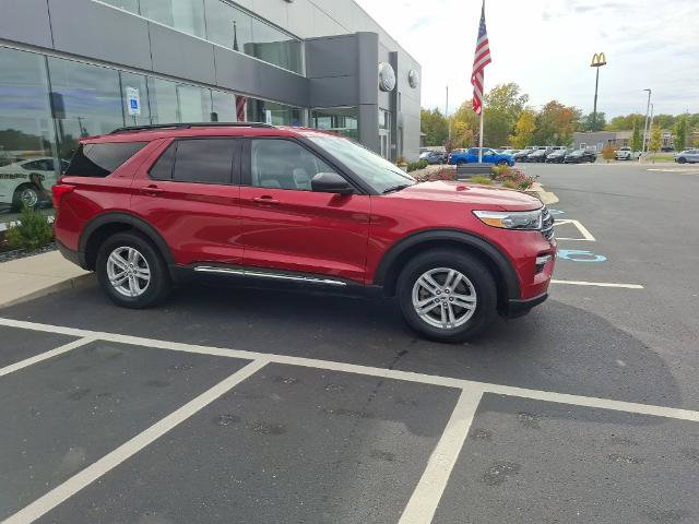 Certified 2024 Ford Explorer XLT w/ Equipment Group 202A AWD/4WD image 3