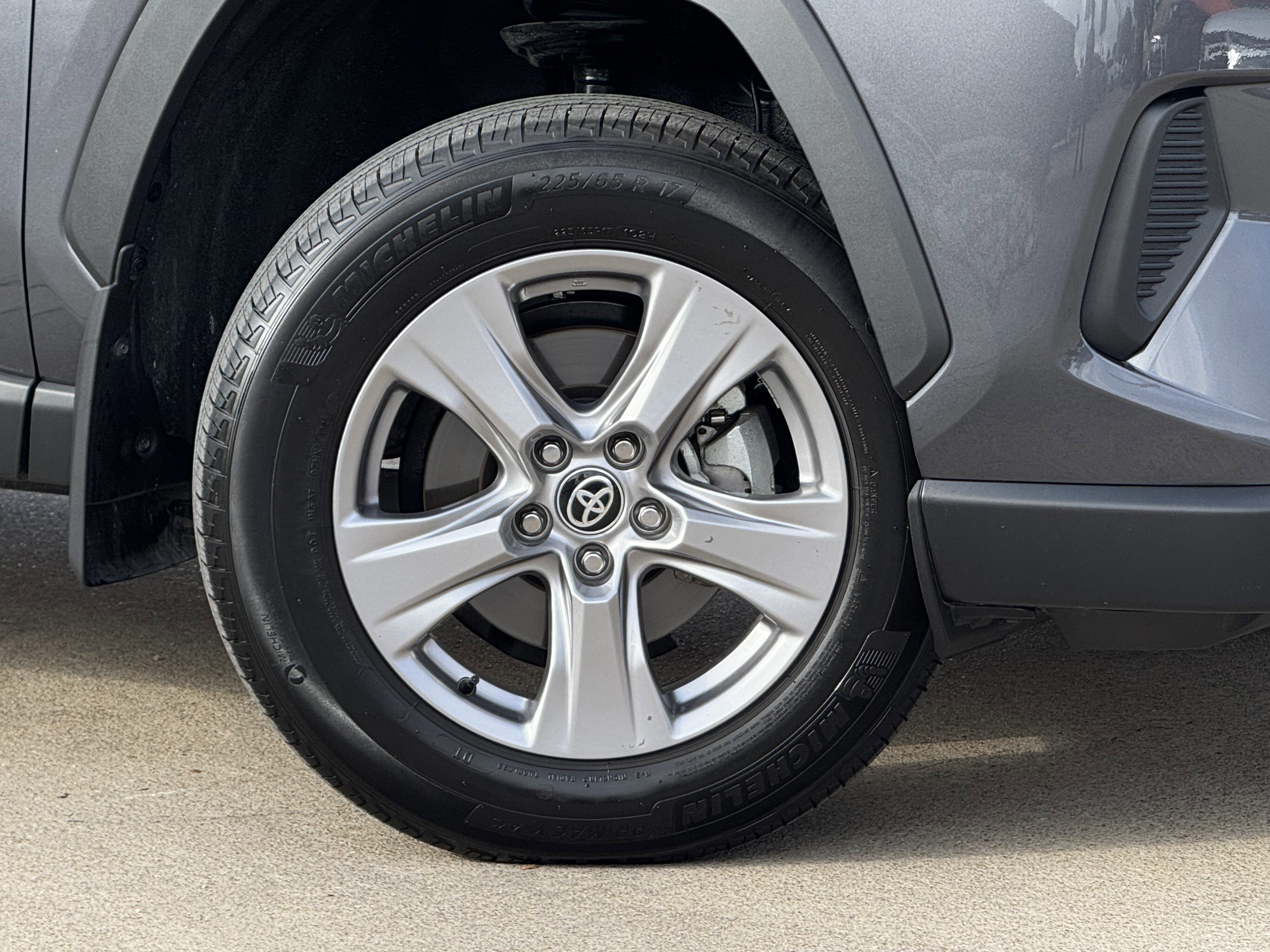 Used 2025 Toyota RAV4 XLE image 9