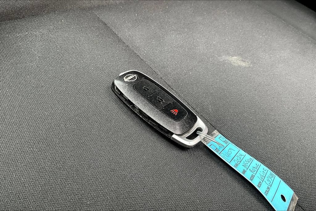 Used 2024 Nissan Rogue S FWD image 32
