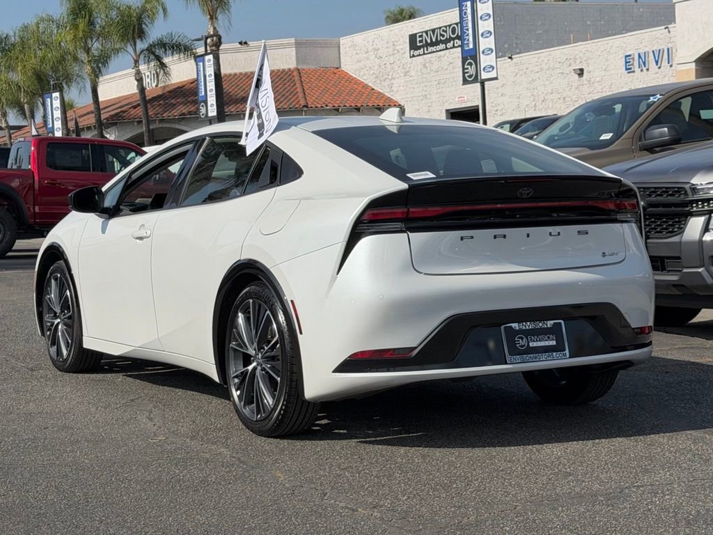 Used 2025 Toyota Prius XLE image 6