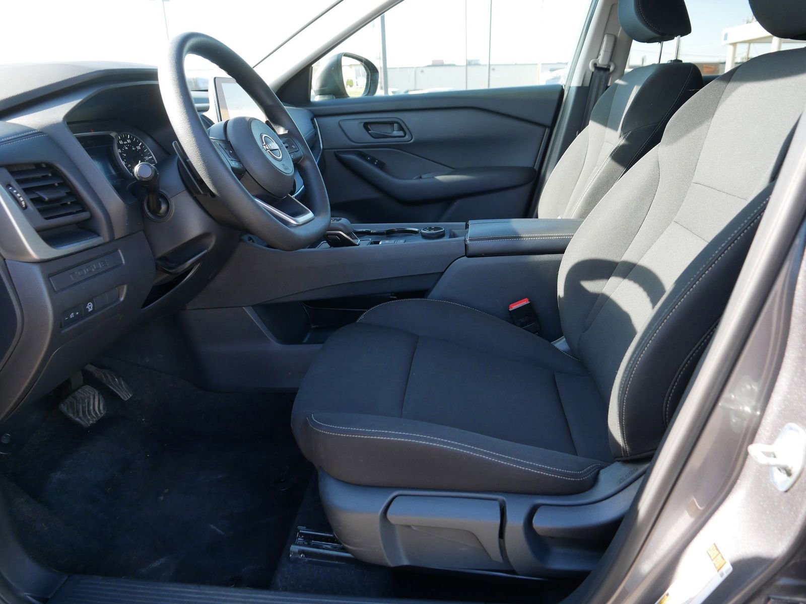 Used 2024 Nissan Rogue S AWD/4WD image 14