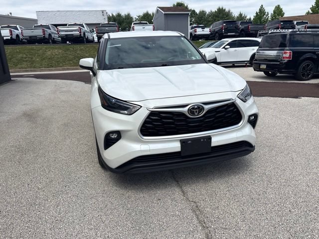Used 2021 Toyota Highlander LE AWD/4WD image 12